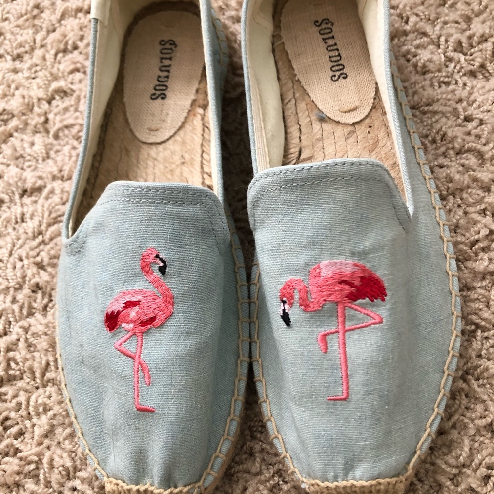 Soludos néw light blue fabric slip ons with stitched flamingos on top. Size 7.